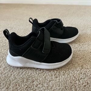 Children’s Place Sneakers Toddler Size 6